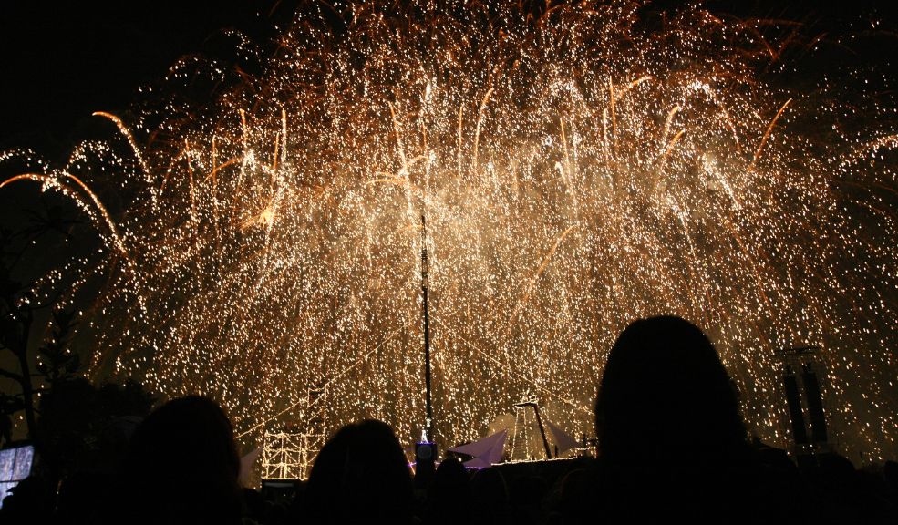 Los mejores planes para celebrar Año Nuevo en Bogotá y pueblos cercanos 1 Los mejores planes para celebrar Año Nuevo en Bogotá y pueblos cercanos Si decide quedarse en la capital estas fiestas, Bogotá le ofrece opciones únicas para celebrar con familia o amigos. Conozca los planes destacados y empiece a organizarse.