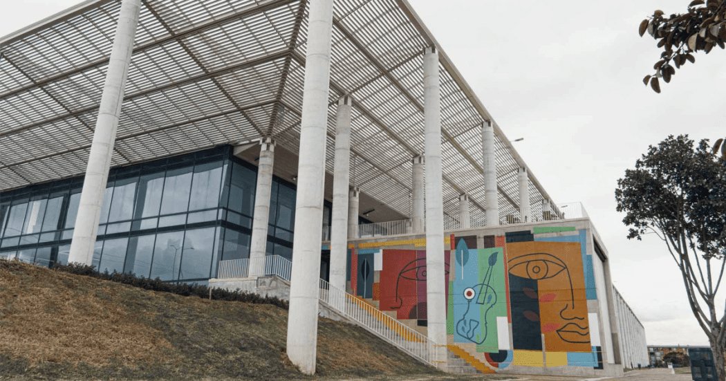 Los mejores planes para celebrar Año Nuevo en Bogotá y pueblos cercanos 2 Los mejores planes para celebrar Año Nuevo en Bogotá y pueblos cercanos Si decide quedarse en la capital estas fiestas, Bogotá le ofrece opciones únicas para celebrar con familia o amigos. Conozca los planes destacados y empiece a organizarse.