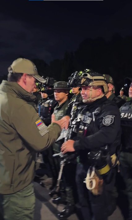 Megaoperativo contra la extorsión en 11 cárceles dejó 6 guardias del Inpec capturados Aunque el operativo fue en 11 carceles del país, en Bogotá participaron más de 600 policías con apoyo de comandos, Gaula, tecnología y helicópteros.