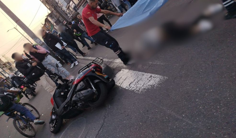 Motociclista murió tras chocar con un bus en Los Mártires 1 Motociclista murió tras chocar con un bus en Los Mártires Un mujer que se transportaba en su motocicleta falleció tras estrellarse contra un bus del Sitp en la localidad de Los Mártires.