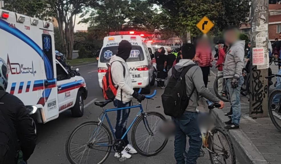 Motociclista murió tras chocar con un poste en la avenida Ciudad de Cali Así fue el trágico accidente en el que un motociclista perdió la vida en la avenida Ciudad de Cali.