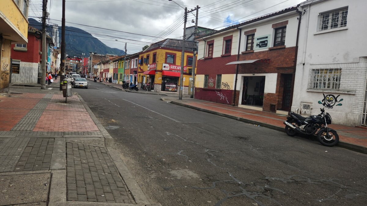 Se conocen nuevos detalles de la balacera en Los Mártires que dejó un muerto y 2 heridos 1 Se conocen nuevos detalles de la balacera en Los Mártires que dejó un muerto y 2 heridos Sicarios persiguieron a un hombre para acabar con su vida. La víctima falleció debido a las heridas provocadas por arma de fuego
