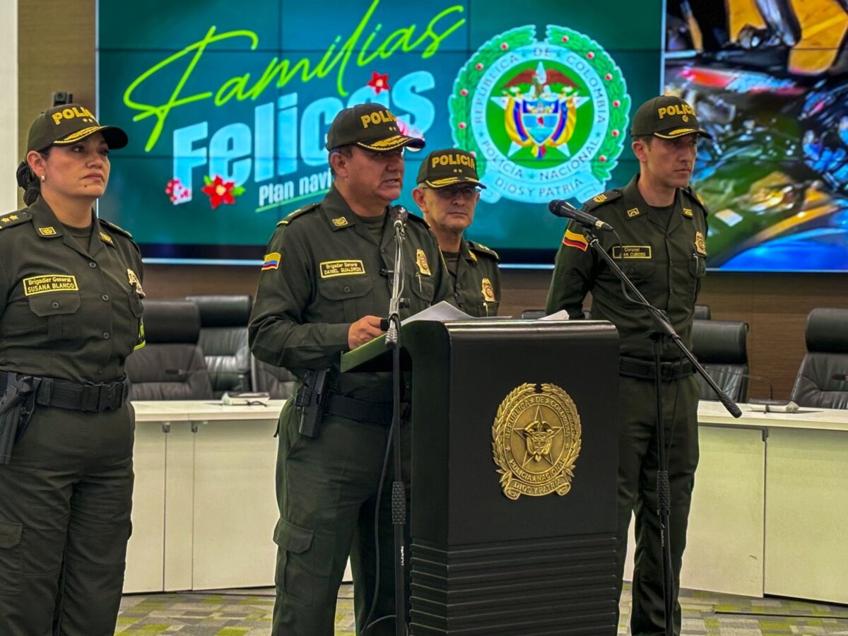 Se reportaron 6 homicidios en Bogotá durante Nochebuena 1 Se reportaron 6 homicidios en Bogotá durante Nochebuena #Judiciales La Policía Metropolitana de Bogotá entregó el balance de seguridad de esta Navidad. Los uniformados atendieron 720 riñas y 6 homicidios.