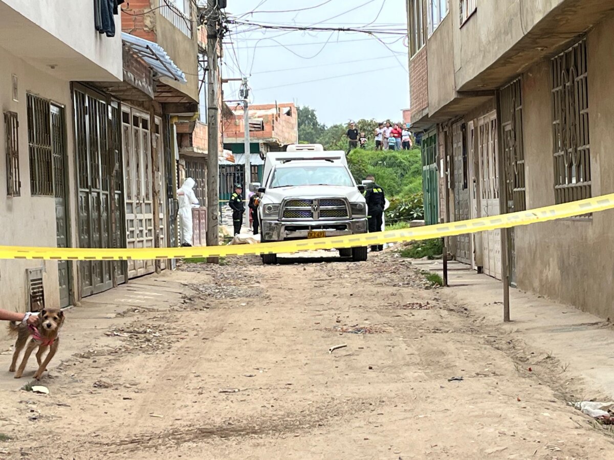 ÚLTIMA HORA: Hallan cuerpo sin vida en Bosa Las autoridades se encuentran realizando el levantamiento del cuerpo de un hombre en la localidad de Bosa. Esto se sabe.
