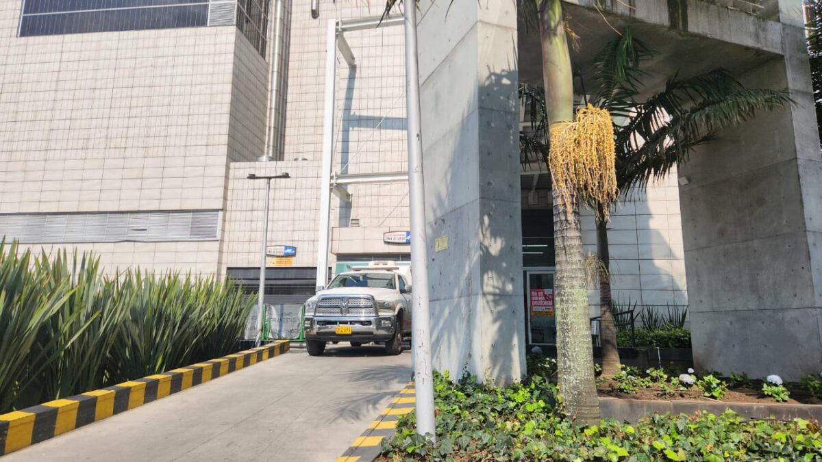 ÚLTIMA HORA: Niña de 5 años murió en el centro comercial Gran Estación 1 ÚLTIMA HORA: Niña de 5 años murió en el centro comercial Gran Estación La niña murió luego de que le cayeran un vidrio.