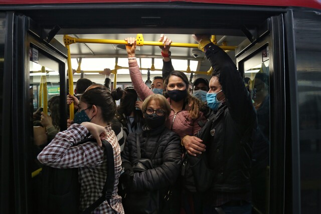 Viajar con miedo: la lucha diaria de las mujeres en el transporte público 1 Viajar con miedo: la lucha diaria de las mujeres en el transporte público Les contamos cómo está el panorama de violencia sexual en el transporte público en Bogotá.
