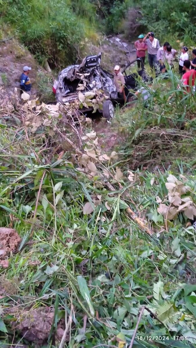Accidente en vía de Cundinamarca cobró la vida de 3 adultos y 1 menor: estas son su identidades Lo que parecía ser un reencuentro familiar, luego de que Carlos Julio Sánchez Quitián llegara a visitar a su madre, Ana Yolanda Quitián Galindo, terminó en tragedia cuando, a las afueras del municipio de Yacopí (Cundinamarca), ambos perdieron la vida junto con los hijos de Carlos: una joven de 18 años y un niño de tan solo 11 años.