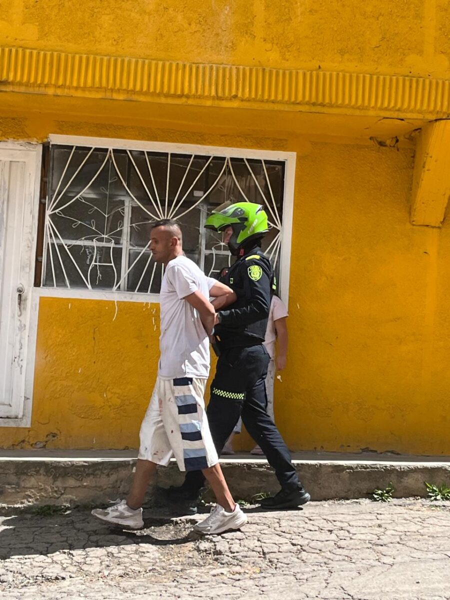 Ella es la mujer que sobrevivió a un intento de feminicidio en Ciudad Bolívar; su agresor fue capturado 1 Ella es la mujer que sobrevivió a un intento de feminicidio en Ciudad Bolívar; su agresor fue capturado La víctima, identificada como Lady Castro, de 24 años, le narró a Q'HUBO cómo ocurrieron los hechos.