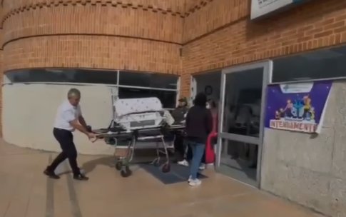 Recién nacida fue abandonada en un contenedor de basura en Kennedy 1 Recién nacida fue abandonada en un contenedor de basura en Kennedy Una adolescente de 15 años, señalada como la madre de la recién nacida, está recibiendo apoyo institucional.