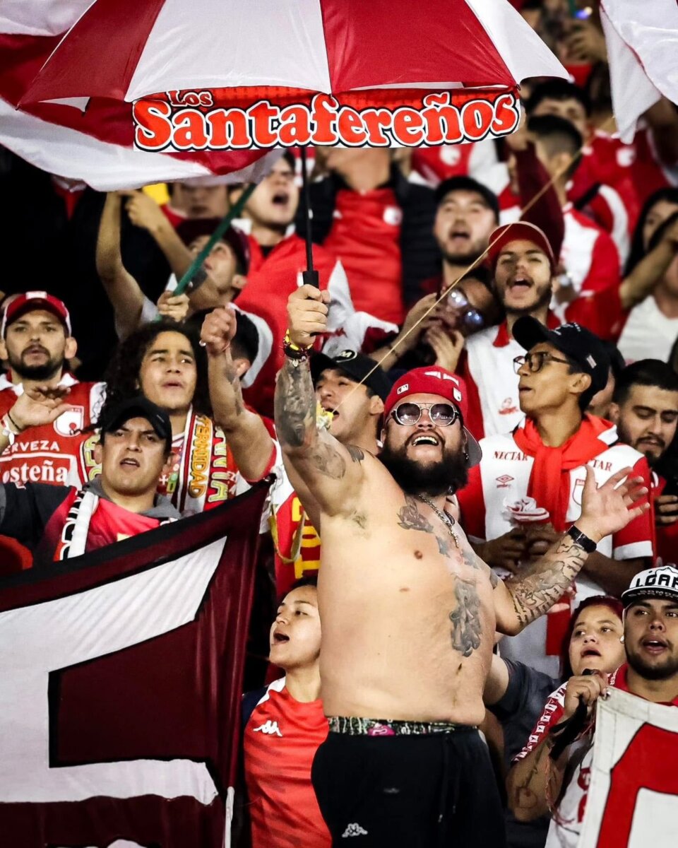 Él era Juanito, querido hincha de Santa Fe que falleció en Cali 1 Él era Juanito, querido hincha de Santa Fe que falleció en Cali Juanito era uno de los hinchas más emblemáticos del club Independiente Santa Fe.