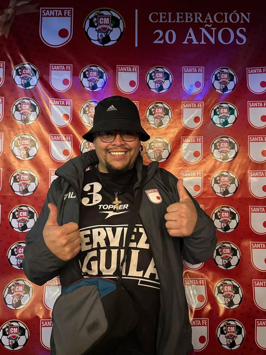 Él era Juanito, querido hincha de Santa Fe que falleció en Cali 2 Él era Juanito, querido hincha de Santa Fe que falleció en Cali Juanito era uno de los hinchas más emblemáticos del club Independiente Santa Fe.
