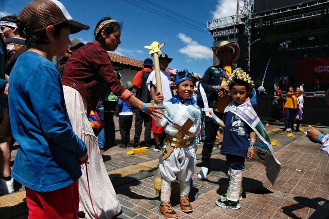 Estos son los artistas que estarán en la Fiesta de Reyes Magos 2025 en Bogotá 1 Estos son los artistas que estarán en la Fiesta de Reyes Magos 2025 en Bogotá Del 4 al 6 de enero de 2025, el barrio Egipto en Bogotá se vestirá de fiesta para celebrar una de las tradiciones más emblemáticas de la ciudad: la Fiesta de Reyes Magos y Epifanía. Durante tres días, vecinos y visitantes podrán disfrutar de una agenda cultural llena de música, arte y tradición, con entrada libre para toda la familia.