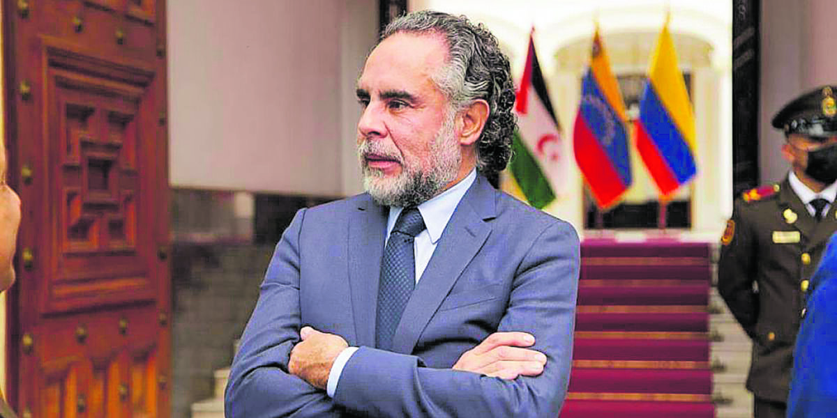 Petro cierra el 2024: un año marcado por escándalos, retrocesos y retos pendientes 2 Petro cierra el 2024: un año marcado por escándalos, retrocesos y retos pendientes El mandatario tendrá que apelar a los rituales de Año Nuevo para ver si endereza el camino de su gobierno con mejores resultados en el 2025.