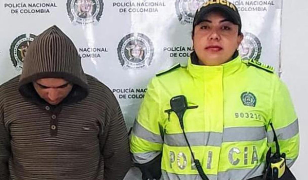 Capturan robando en una tienda a sujeto que se había escapado de una cárcel Un hombre que se había escapado de la cárcel fue recapturado mientras intentaba robar un local comercial, encontrándosele unos 11.400.000 pesos producto del hurto.