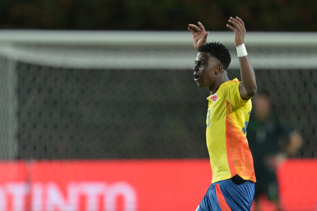 Colombia vence a Ecuador y logra su primer triunfo en el Sudamericano Sub 20 En Valencia (Venezuela), la Selección Colombia superó 1-0 a Ecuador con gol de Néiser Villarreal. Se acerca a Argentina en la tabla.