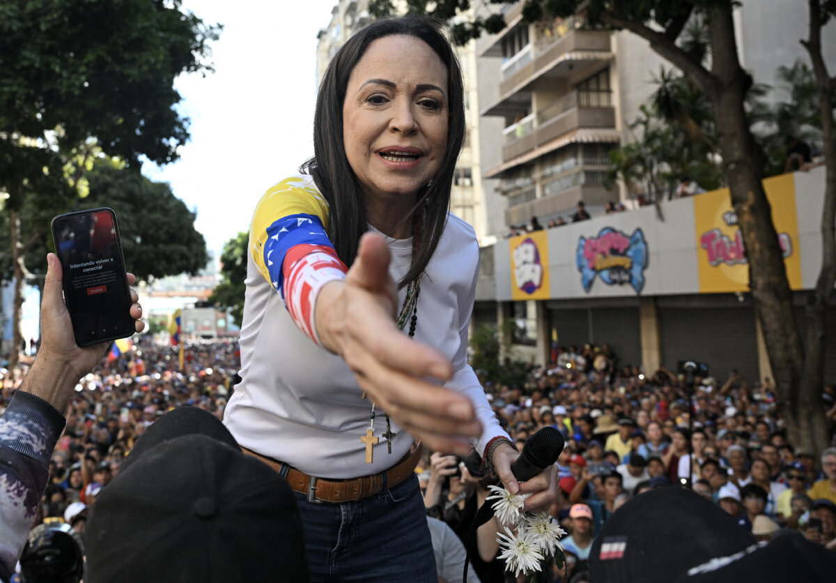 "Fake news", Petro sobre detención de María Corina Machado 1 "Fake news", Petro sobre detención de María Corina Machado El presidente Gustavo Petro reaccionó a la versión de la supuesta detención de la líder opositora María Corina Machado, mientras participaba de las marchas en contra del régimen de Nicolás Maduro.