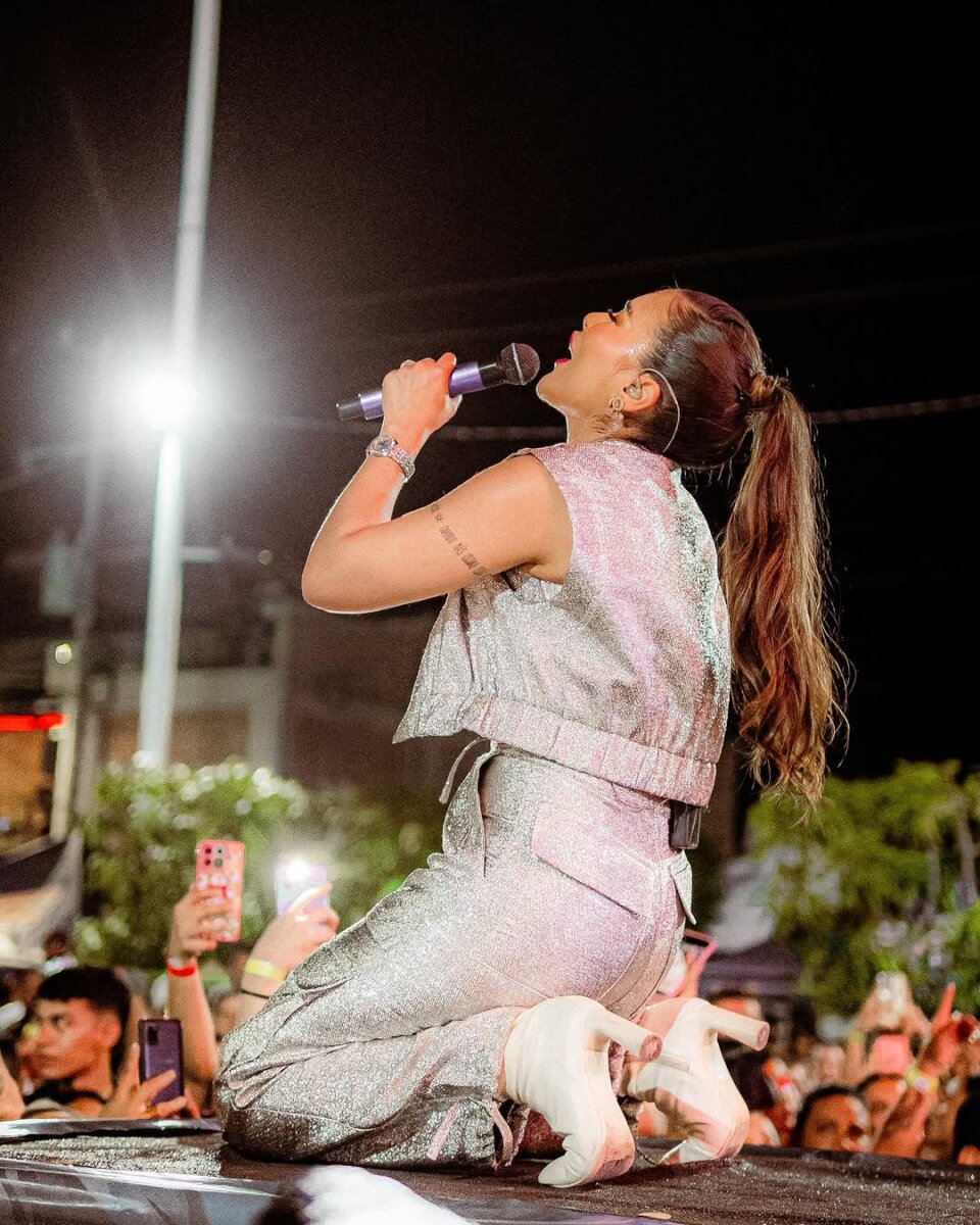 Karen Lizarazo habla de su lucha contra el machismo: "Las mujeres sí podemos cantar vallenato" 1 Karen Lizarazo habla de su lucha contra el machismo: "Las mujeres sí podemos cantar vallenato" Además de hablar sobre su colaboración con Luis Alfonso, Karen Lizarazo le confesó a Q'HUBO cuáles han sido los prejuicios más difíciles de superar.