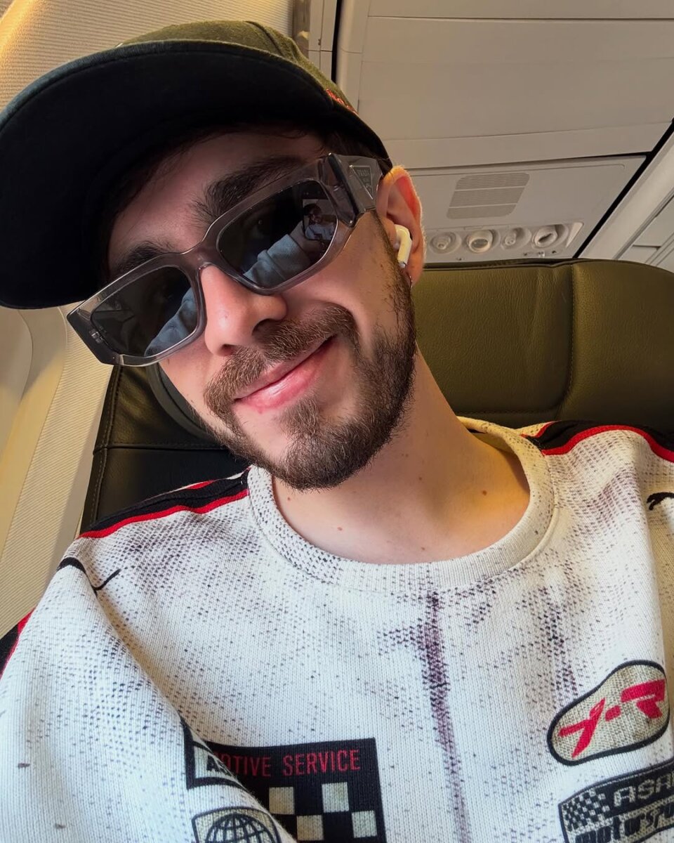 "Bogotá es horrible": Influencer Juan Guarnizo lanzó polémico comentario sobre la capital y el Distrito le respondió 1 "Bogotá es horrible": Influencer Juan Guarnizo lanzó polémico comentario sobre la capital y el Distrito le respondió Ante las polémicas declaraciones de Juan Guarnizo durante una transmisión en vivo, el Distrito lo invitó a ver Bogotá "con otros ojos".