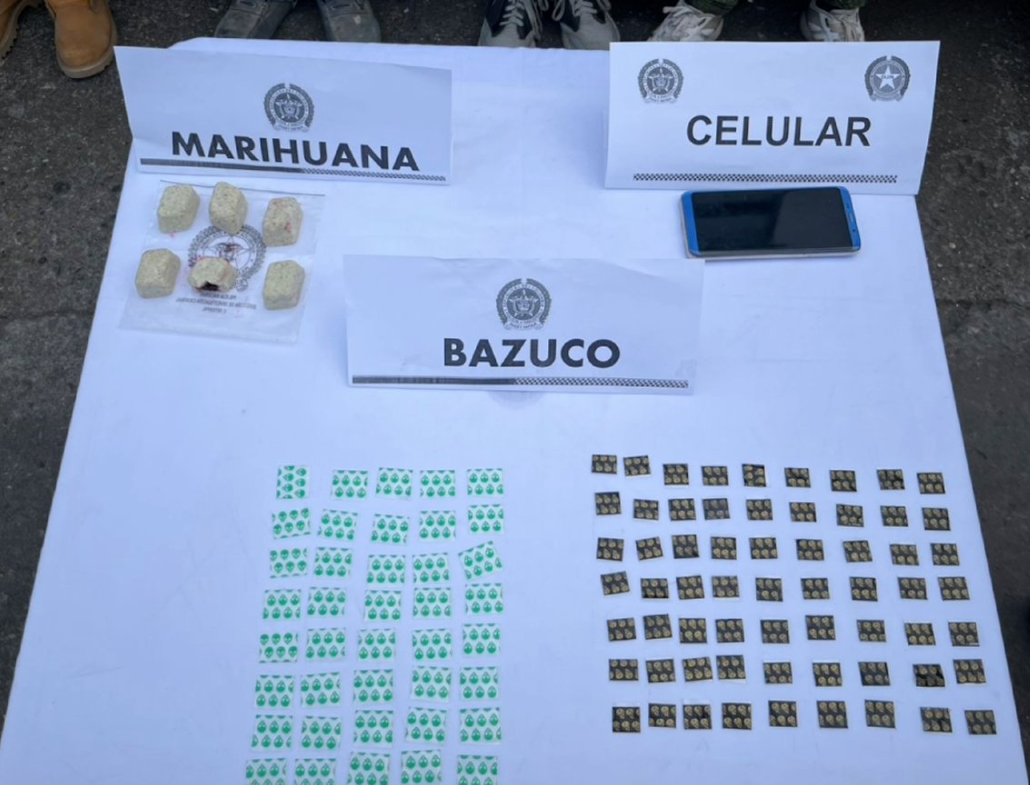 Así cayeron 'Los Piquiña', 9 expendedores que mezclaban droga con brownies El modus operandi de 'Los Piquiña' consistía en el expendio a domicilio de estupefacientes. Operaban principalmente en los municipios de Soacha y El Colegio.