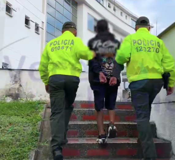 Así cayó el señalado de asesinar a Diego, niño que salió a preguntar por las novenas y fue hallado sin vida 1 Así cayó el señalado de asesinar a Diego, niño que salió a preguntar por las novenas y fue hallado sin vida Según la investigación, este sujeto atacó al niño con el fin de robarle el celular.