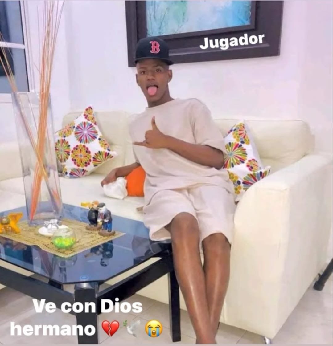 Así fue el atroz crimen de Yéferson en Ciudad Bolívar 1 Así fue el atroz crimen de Yéferson en Ciudad Bolívar Q'hubo conoció los detalles del asesinato de Yéferson en el sector de Arborizadora Alta, en Ciudad Bolívar, el cual habría sido perpetrado por cuatro sujetos que lo perseguían.
