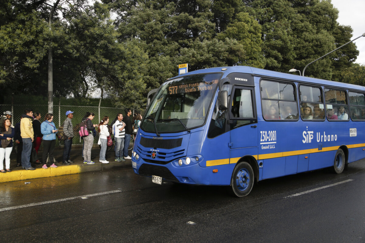 Así puede consultar si es beneficiario de pasajes gratis para SITP según su Sisbén Para hacer uso del beneficio, los ciudadanos deberán adquirir una tarjeta por un costo de 8.000 pesos y personalizarla de forma presencial.