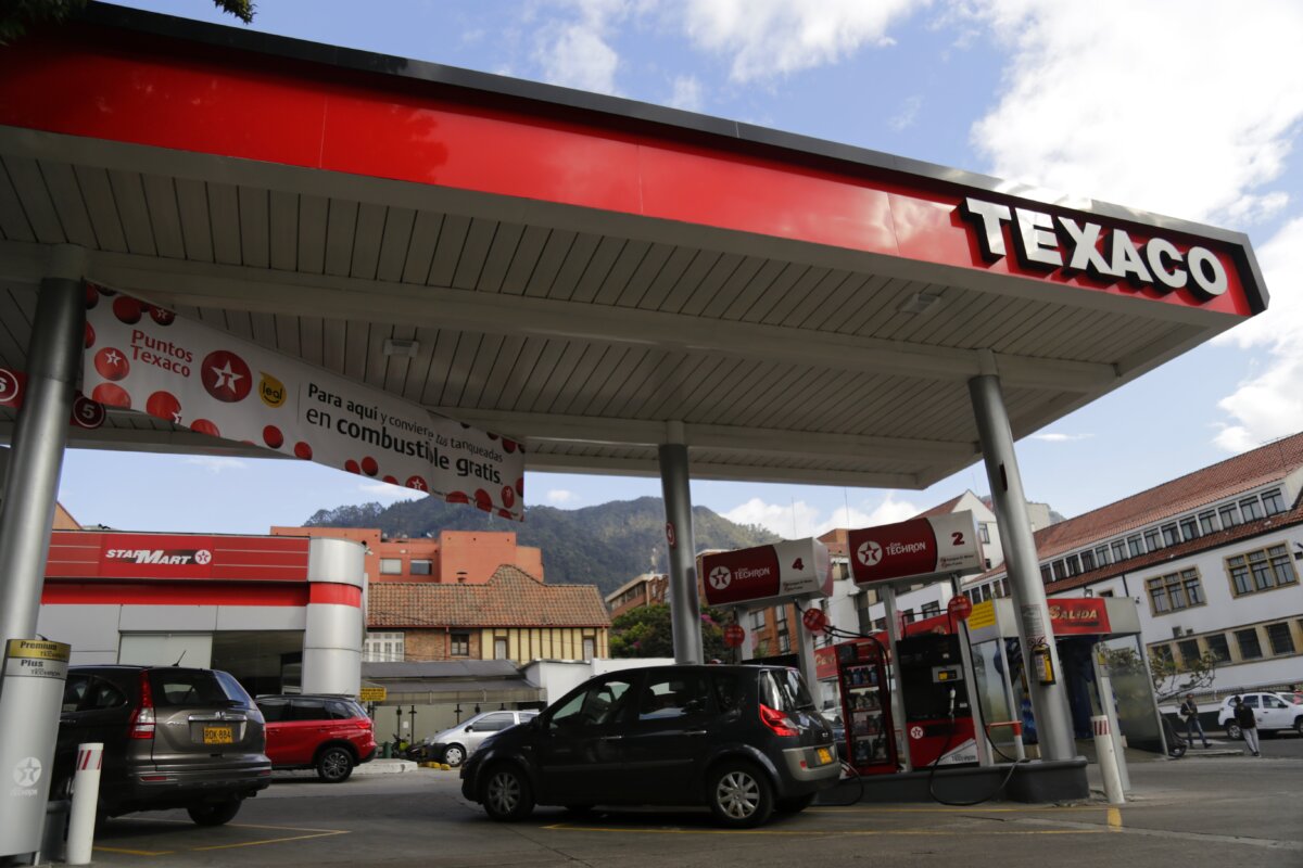 Así quedarán los precios de la gasolina y el diésel con el incremento en 2025 1 Así quedarán los precios de la gasolina y el diésel con el incremento en 2025 Con estos cambios, las autoridades buscan ajustar los costos relacionados con la producción y distribución de los combustibles en el país.