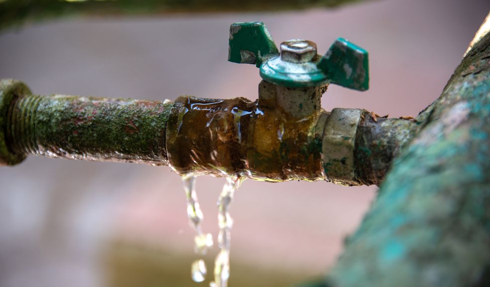 Barrios de Bogotá que no tendrán agua este 19 de enero Este domingo 19 de enero, Bogotá y La Calera tendrán racionamiento de agua. Los barrios afectados pertenecen al turno 8.