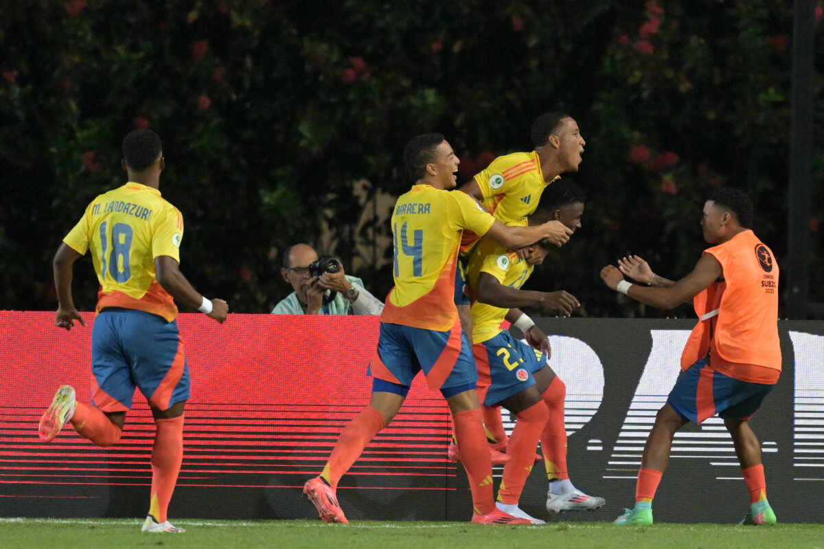 Colombia vence a Ecuador y logra su primer triunfo en el Sudamericano Sub 20 En Valencia (Venezuela), la Selección Colombia superó 1-0 a Ecuador con gol de Néiser Villarreal. Se acerca a Argentina en la tabla.