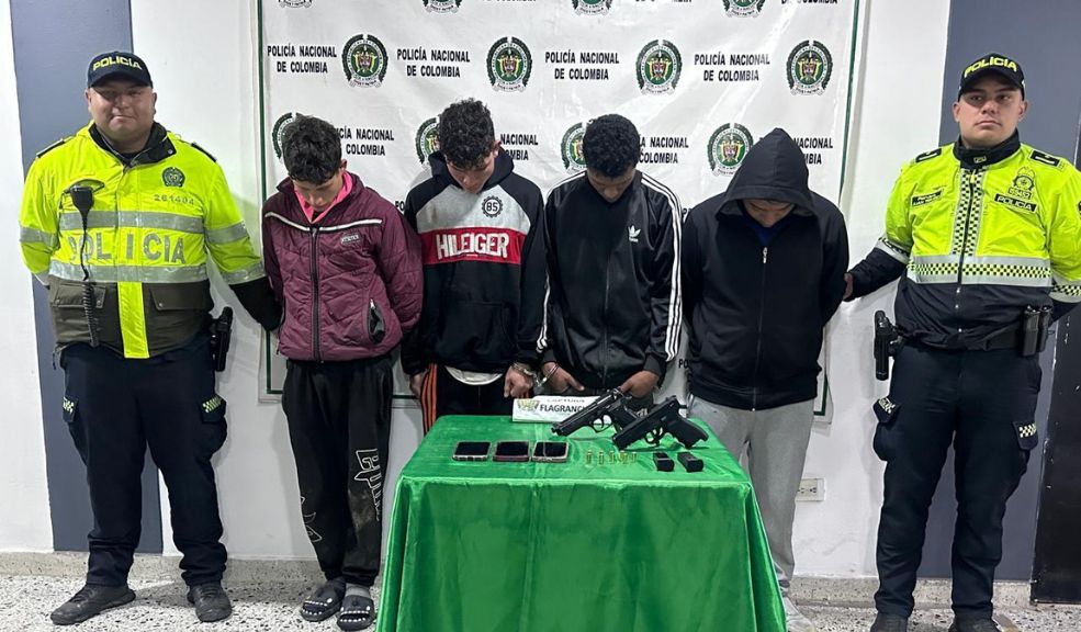 Capturan a 4 delincuentes que habían robado el carro de una familia en Soacha Según las autoridades, los delincuentes capturados venían cometiendo hurtos en el sector de Canoas (Soacha).