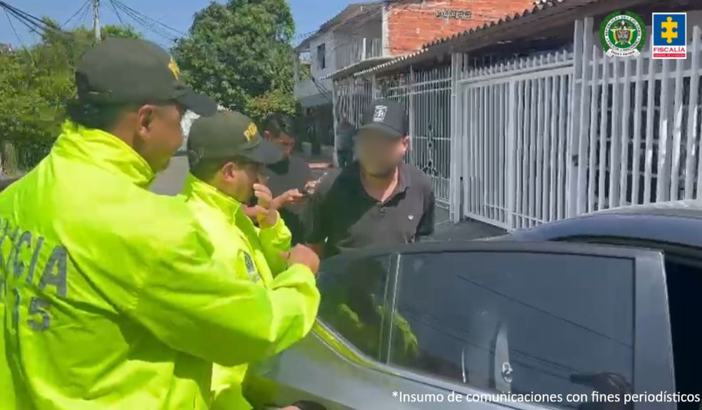 Capturan a exintegrante de la Policía Nacional solicitado en extradición por narcotráfico Las autoridades capturaron a Jhonathan David Ustaris Cantillo, alias 'La Mona', exintegrante de la Policía Nacional, quien es solicitado en extradición.