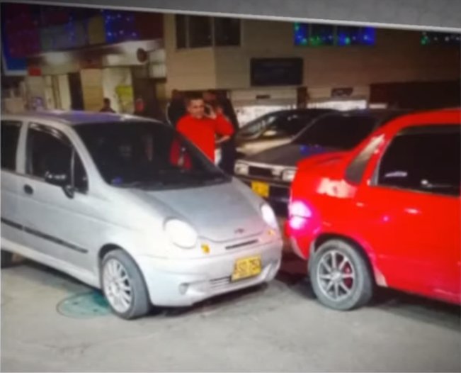 Choque simple se convirtió en una tragedia luego de que un conductor arrollara a un hombre en Usme Tras chocar un carro, un conductor atropelló al dueño del vehículo y se dio a la fuga. Los hechos ocurrieron en la localidad de Usme.