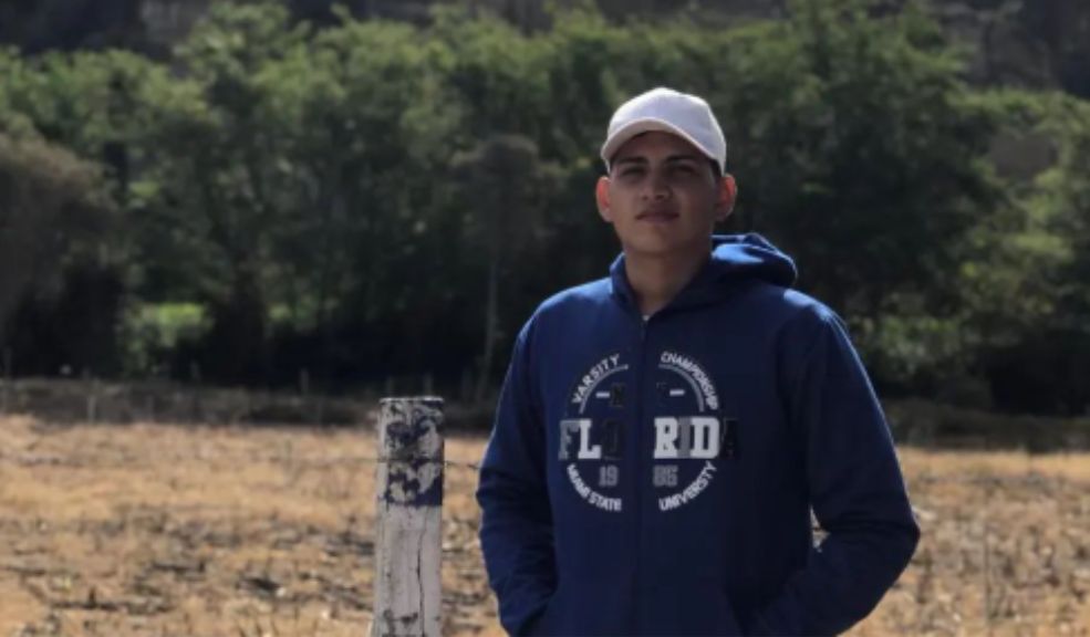 Murió Santiago Lora, hijo de familia asesinada en Cesar 4 Murió Santiago Lora, hijo de familia asesinada en Cesar La Clínica de Alta Complejidad de Aguachica, Cesar confirmó en las últimas horas del fallecimiento de Santiago Lora Rincón.