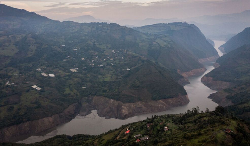 Nueva alerta de la CAR sobre disminución de los niveles de embalses 6 Nueva alerta de la CAR sobre disminución de los niveles de embalses En las últimas horas, la Corporación Autónoma Regional de Cundinamarca (CAR) lanzó una alerta sobre una disminución sostenida en los niveles de agua de los embalses que abastecen de agua a la capital.