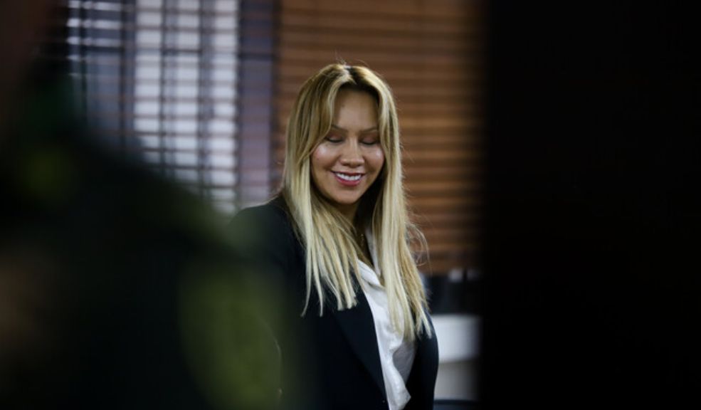 Fiscalía acusa a Sandra Ortiz por lavado de activos y tráfico de influencias 4 Fiscalía acusa a Sandra Ortiz por lavado de activos y tráfico de influencias La Fiscalía General de la Nación radicó este viernes un escrito de acusación en contra de Sandra Liliana Ortiz Nova, exconsejera para las Regiones de la Presidencia de la República, por su presunta participación en los delitos de lavado de activos y tráfico de influencias.