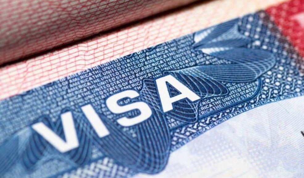 Estados Unidos suspende trámite de visas en Colombia Desde este lunes 27 de enero la embajada de Estados Unidos suspenderá los trámites de visado en Colombia como respuesta a la decisión del presidente Gustavo Petro de no recibir los vuelos del país norteamericano con migrantes colombianos deportados.