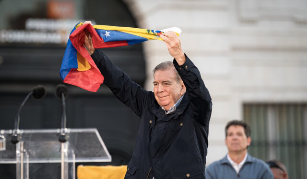 ¿Qué pasó con Edmundo González? La oposición venezolana no llegó al país El presidente electo de Venezuela, Edmundo González, no podrá regresar a su país debido al cierre del espacio aéreo y medidas de seguridad impuestas por el régimen de Nicolás Maduro.