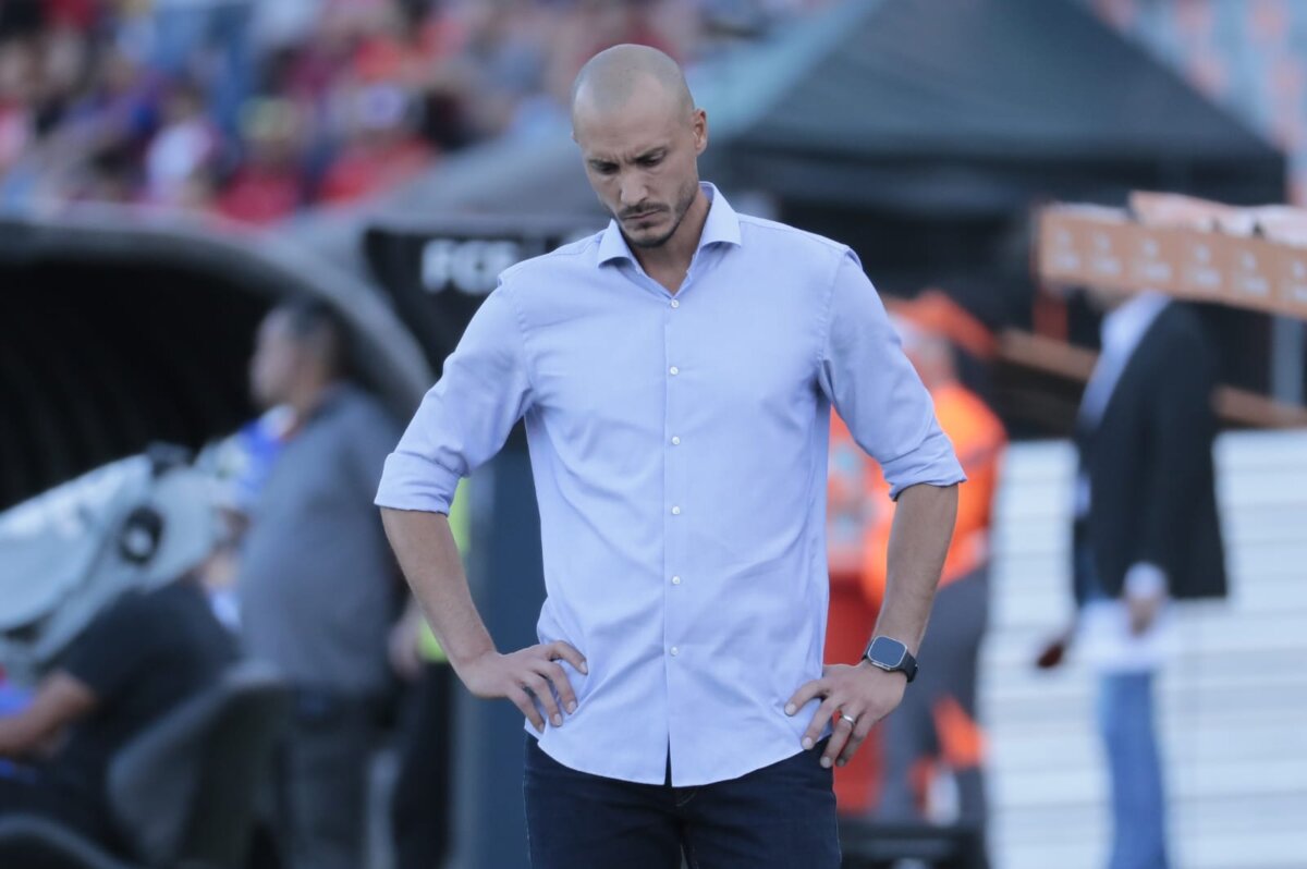 David González toma fuerza para asumir la dirección técnica de Millonarios En las últimas horas, el nombre de David González ha tomado más fuerza, debido a que presentó su renuncia al Deportes Tolima, escuadra en la que fue subcampeón en el último torneo.