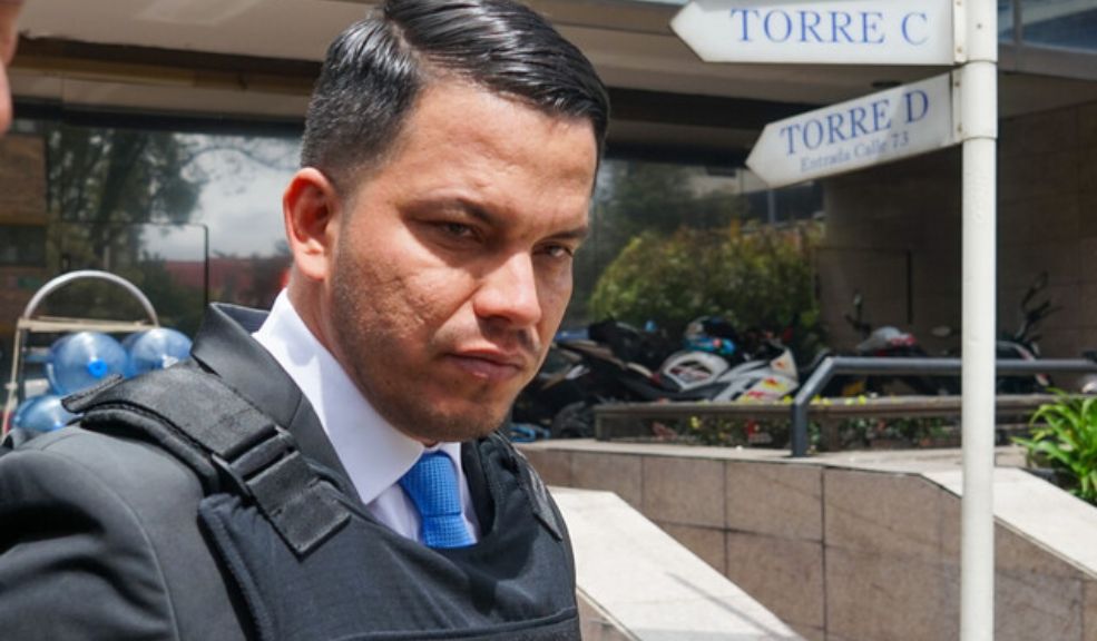 Defensa de Sneyder Pinilla pide seguridad tras muerte del "cerebro" del asesinato de Pecci en La Picota 2 Defensa de Sneyder Pinilla pide seguridad tras muerte del "cerebro" del asesinato de Pecci en La Picota El abogado de Sneyder Pinilla pidió a la Fiscalía garantizar la seguridad de su cliente y su familia tras el homicidio de Francisco Luis Correa Galeano.