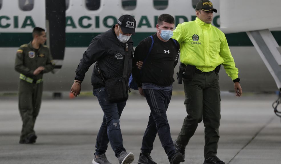 Defensa de Sneyder Pinilla pide seguridad tras muerte del "cerebro" del asesinato de Pecci en La Picota 1 Defensa de Sneyder Pinilla pide seguridad tras muerte del "cerebro" del asesinato de Pecci en La Picota El abogado de Sneyder Pinilla pidió a la Fiscalía garantizar la seguridad de su cliente y su familia tras el homicidio de Francisco Luis Correa Galeano.