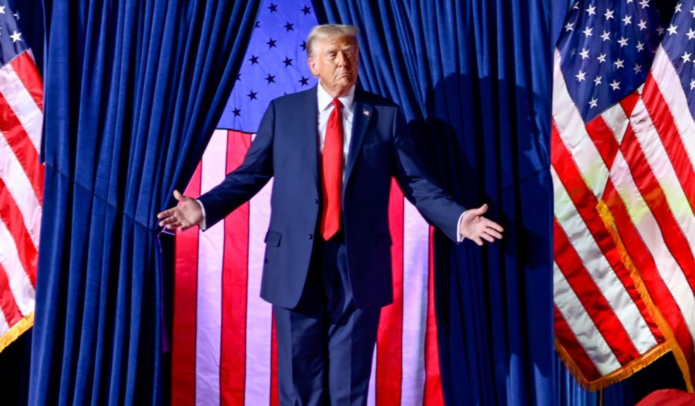 Donald Trump plantea comprar Groenlandia y renombrar el Golfo de México En una rueda de prensa reciente, Trump mencionó su deseo de tomar el control de Groenlandia, argumentando que su posesión es crucial para la seguridad nacional de Estados Unidos.