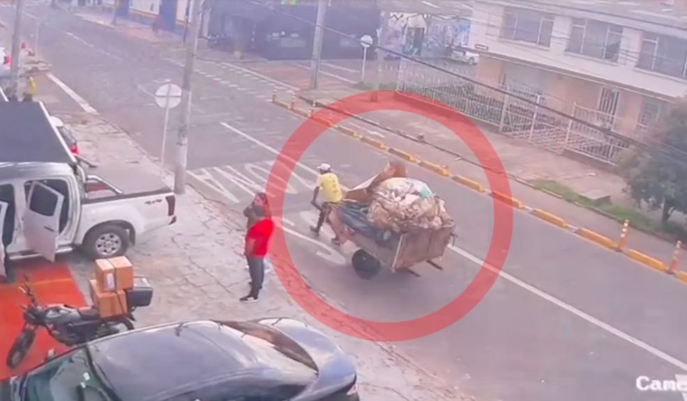 Dos delincuentes fueron sorprendidos robando cableado en una alcantarilla de Barrios Unidos Los delincuentes, de entre 19 y 23 años, se hacían pasar por recicladores para no levantar sospechas.
