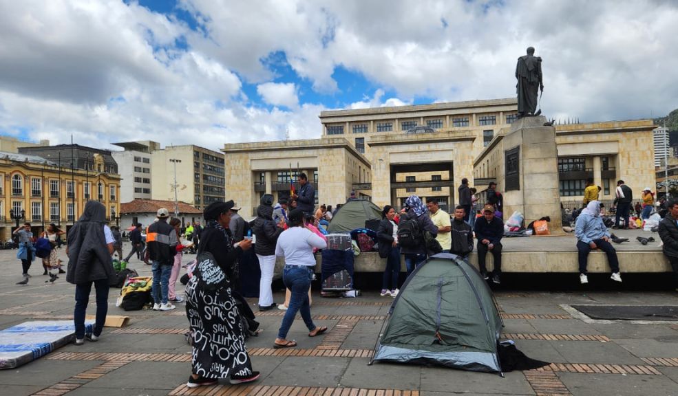 Duro relato de mujer desplazada por la violencia en el Catatumbo: "Estamos destrozados" Q'HUBO estuvo en el centro de la capital, hablando con Sandra Rincón, una de las mujeres que tuvo que huir del Catatumbo por la ola de violencia.