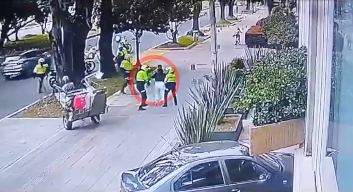 EN VIDEO: Así cayó banda que robaba a ciudadanos en Chapinero Los dos capturados tenían detención domiciliaria.