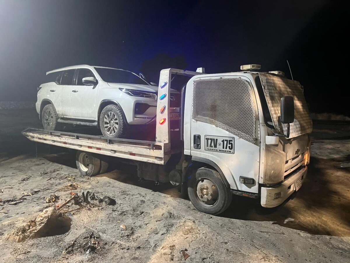 EN VIDEO: Indignación por conductor de camioneta de alta gama que maneja en una playa de Santa Marta 1 EN VIDEO: Indignación por conductor de camioneta de alta gama que maneja en una playa de Santa Marta Tras la denuncia de la ciudadanía por las maniobras de este conductor, las autoridades de la ciudad de Santa Marta