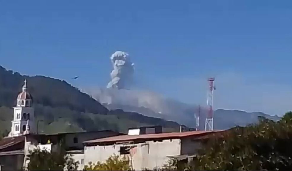 EN VIDEO: Se registró una gran columna de humo en el Nevado del Ruiz; ¿qué sucedió? El Servicio Geológico Colombiano (SGC) explicó por qué se vio una gran columna de humo sobre el volcán del Nevado del Ruiz.