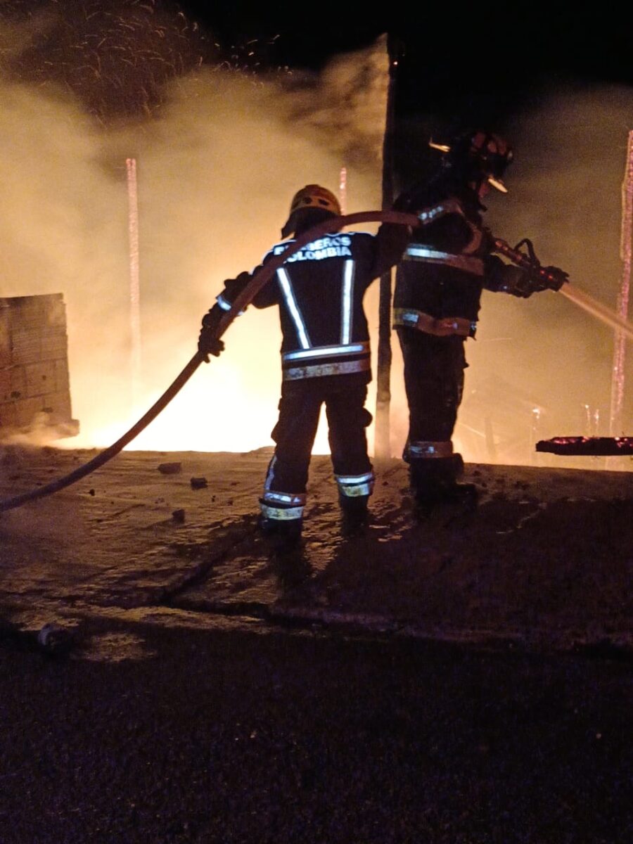 EN VIDEO: Voraz incendio en el Salto del Tequendama afectó gravemente a los comerciantes del mirador 1 EN VIDEO: Voraz incendio en el Salto del Tequendama afectó gravemente a los comerciantes del mirador En la madrugada de este viernes, 17 de enero, los Bomberos de Cundinamarca atendieron un grave incendio en el municipio de Soacha, específicamente en el icónico mirador del Salto del Tequendama.