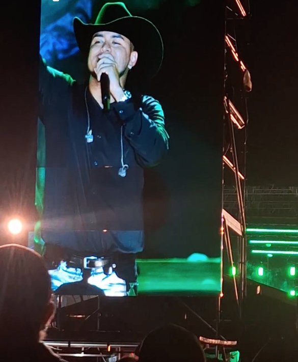 EN VIDEO: Yeison Jiménez respondió a críticas de Amparo Grisales en pleno concierto 2 EN VIDEO: Yeison Jiménez respondió a críticas de Amparo Grisales en pleno concierto Yeison Jiménez manifestó que "a sus 33 años tiene algo que la jurado de 'Yo me llamo' nunca tuvo".