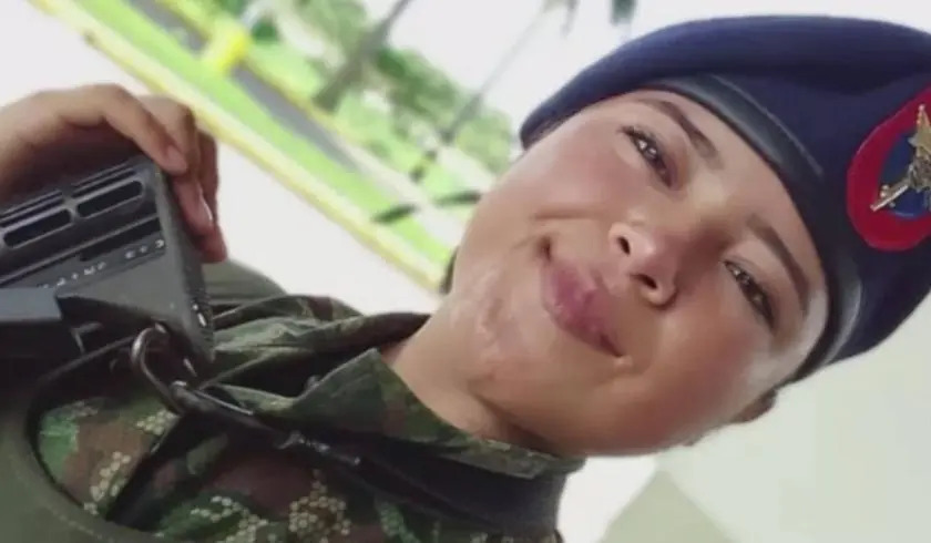 Ejército anuncia que dos de sus soldados se encuentran desaparecidos El Ejército Nacional activó los protocolos de búsqueda para ubicar a los soldados Karen Alejandra Salazar Siza y Anderson Quintero, quienes desaparecieron tras solicitar un permiso de 24 horas el pasado 20 de diciembre.