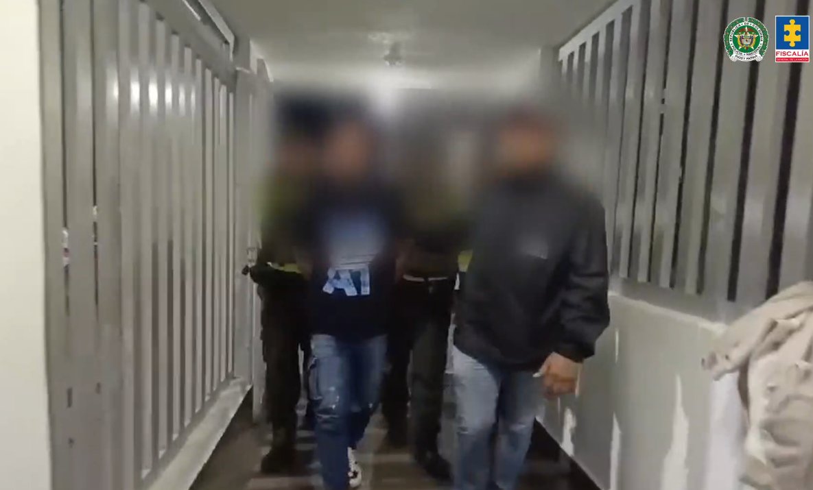 Envían a la cárcel a padrastro señalado de asesinar a un bebé en Kennedy 1 Envían a la cárcel a padrastro señalado de asesinar a un bebé en Kennedy Al padrastro del bebé se le imputaron los delitos de homicidio agravado y tentativa de homicidio agravada, los cuales no fueron aceptados.